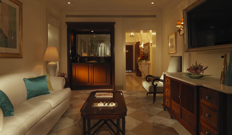 Luxury Dolphin Suite Outside In